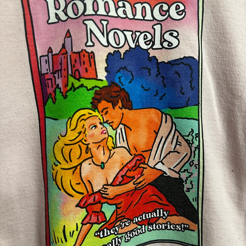 Gildan - romance novels graphic crewneck - S - Picture 3 of 7